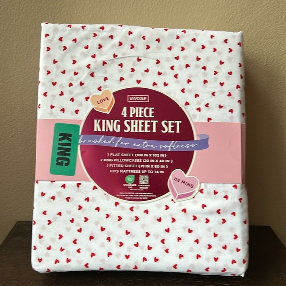 Envogue Other - Envogue King Sheet Set 4 Pc New Valentines Day Red Hearts Love
